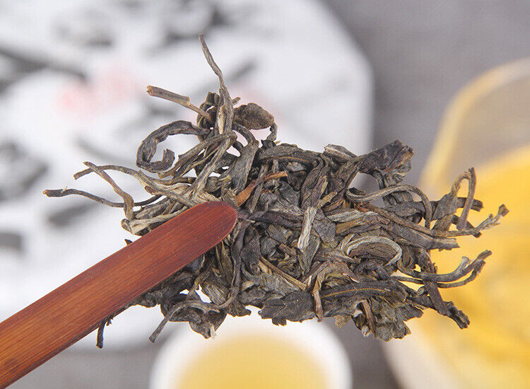 HelloYoung Pu-erh Tea Leaves Yunnan Pu-erh Tea Raw Tea Cake Old Tree Pu-erh