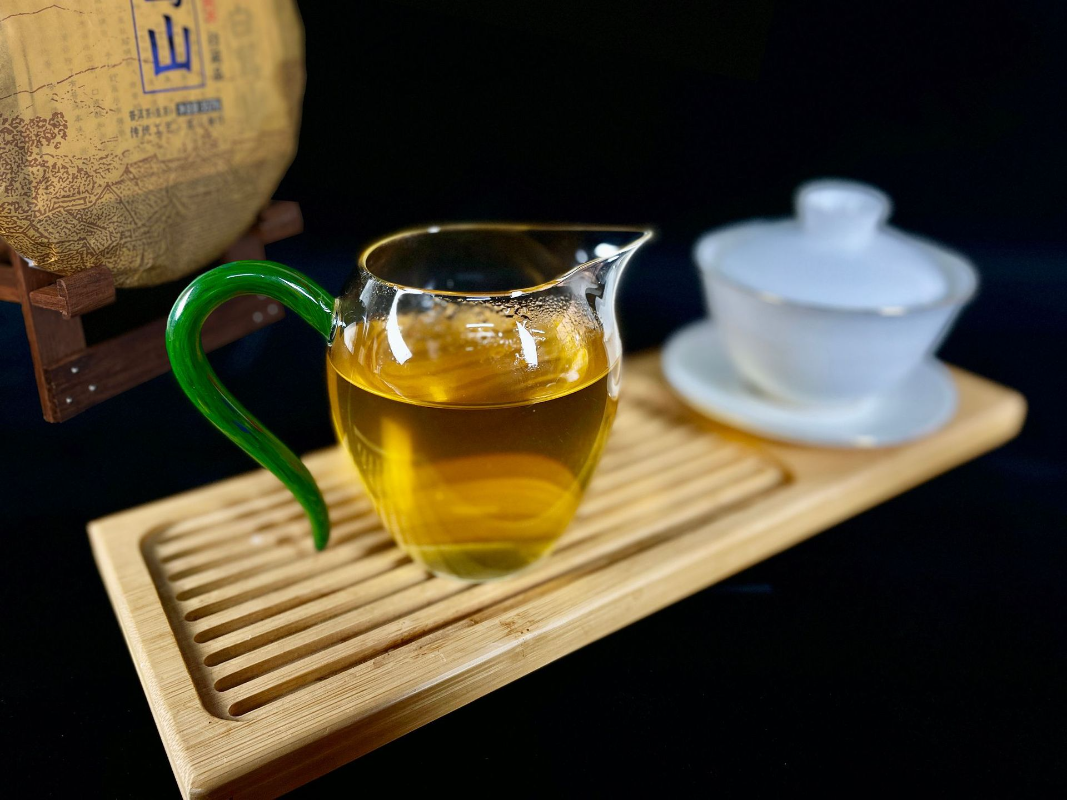 HelloYoung 357g Yunnan Pu'er Raw Tea Cake Baiying Mountain Ancient Pure Material Raw Tea