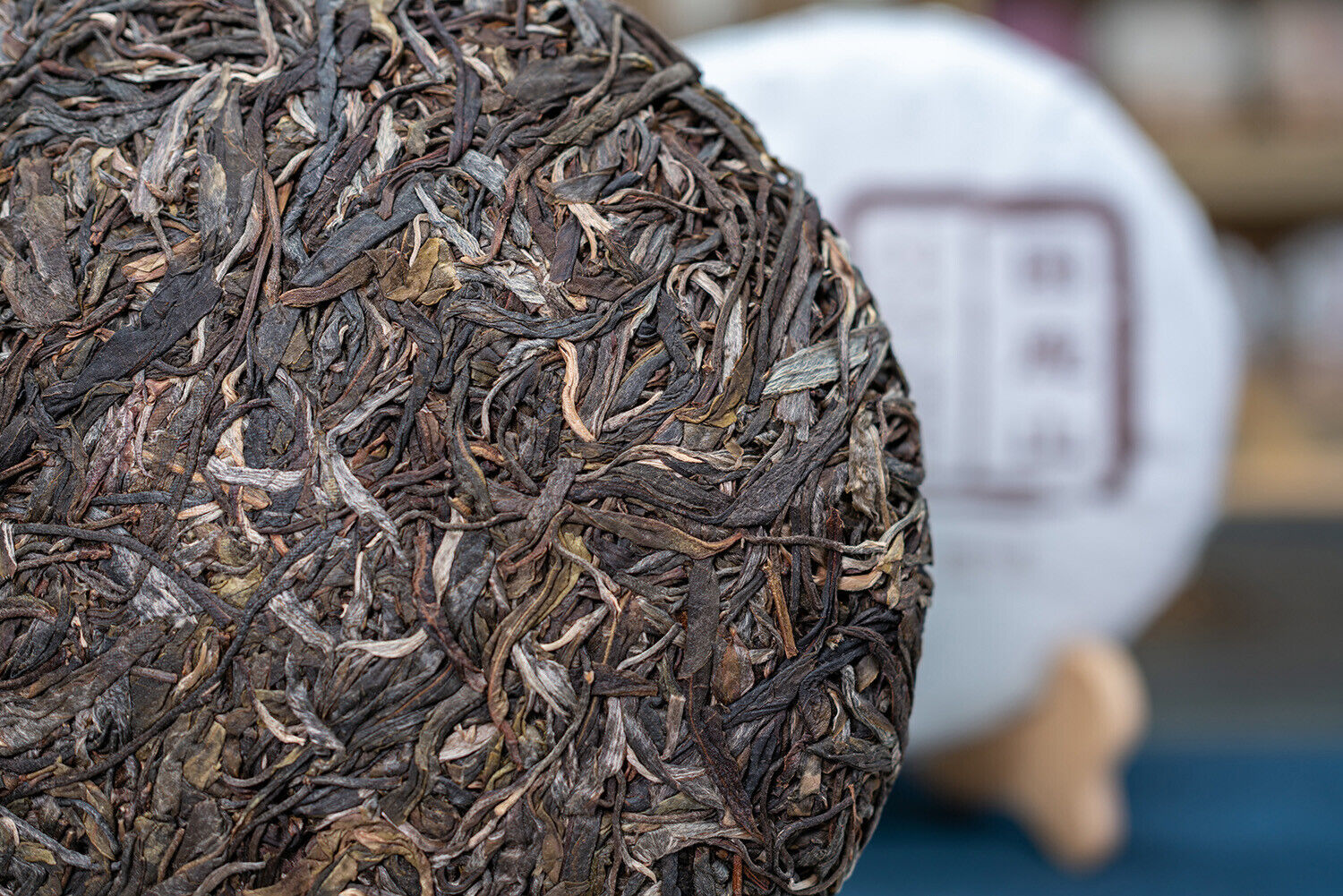 HelloYoung 357g Sleeping Deer Mountain Pu'er Raw Tea Cake Ancient Pu'er Seven Seed Cake Tea