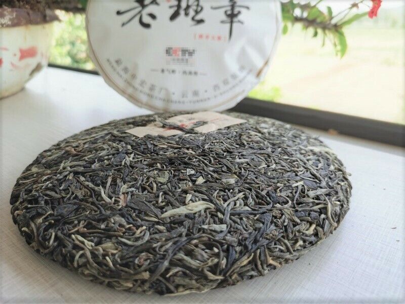 HelloYoung Healthy Drink Organic Green Tea Lao Banzhang Pu'er Tea Pressed Tea 357g