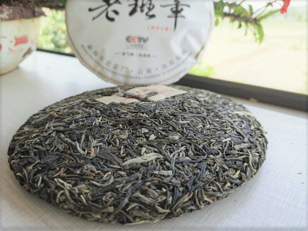 HelloYoung Healthy Drink Organic Green Tea Lao Banzhang Pu'er Tea Pressed Tea 357g