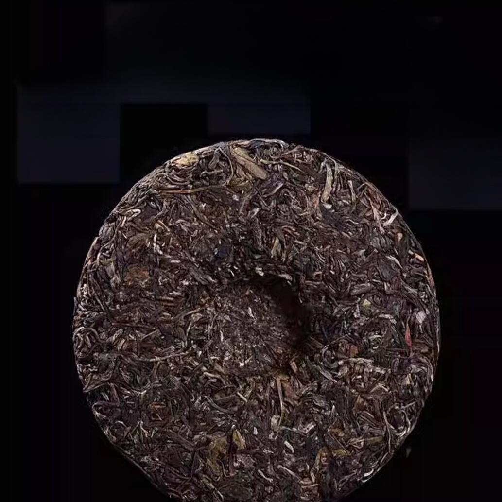 357g Natural of Menghai Yunnan Pu'er raw tea: from a premium tea region