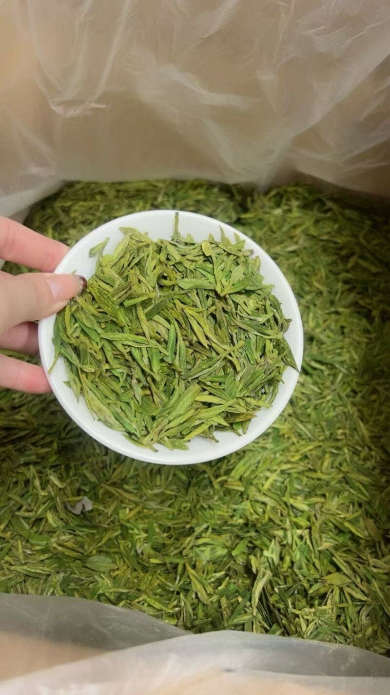 Authentic Longjing Tea Strong Bean Aroma Loose Leaf Rainy Season Premium Pieces