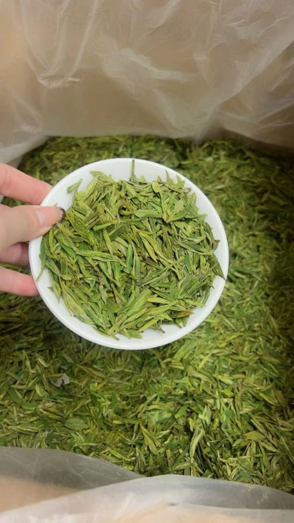 Authentic Longjing Tea Strong Bean Aroma Loose Leaf Rainy Season Premium Pieces