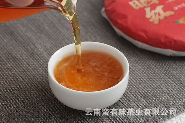 HelloYoung 200g cake tea Yunnan Dian Hong tea Fengqing black tea Ancient tree sun red