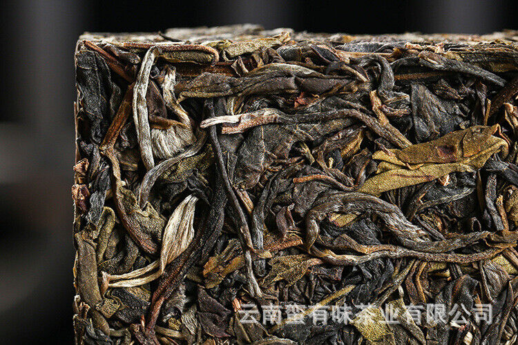 HelloYoung Yunnan Pu'er tea Lao Banzhang golden leaf raw tea 1pack of 4pieces 1bundle= 1kg