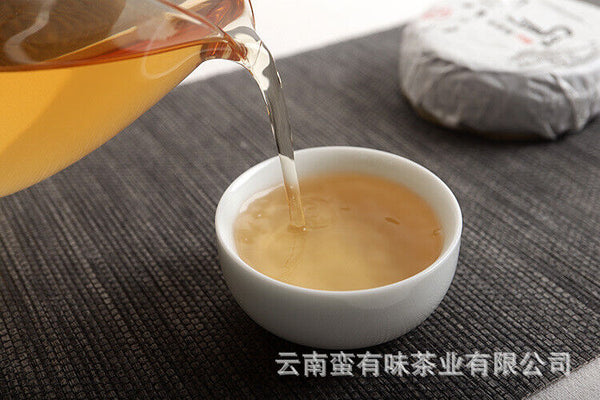 HelloYoung 100g Pu'er Tea Le Xing Xiang Icelandic Ming Qian Spring Tea(Mooncake Shape)
