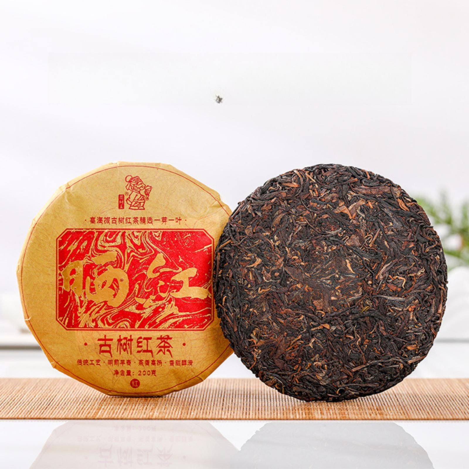 200g  Healthy Drink Yunnan Tea King Tea Ancient Tree Sun-Dried Red Tea Cake Main image