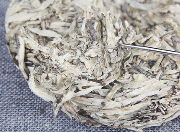 HelloYoung 200g White Tea Cake Silver Needle Yunnan White Tea Ancient Tree Pu'er Tea Cake