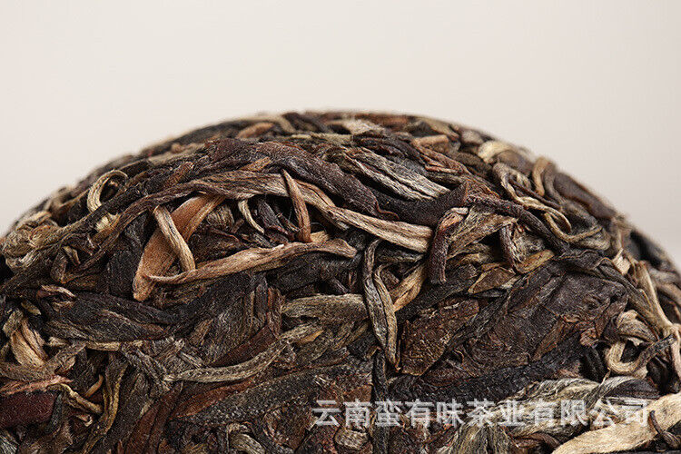 HelloYoung 100g Pu'er Tea Le Xing Xiang Icelandic Ming Qian Spring Tea(Mooncake Shape)