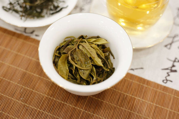 HelloYoung Banzhang Peacock Green Cake Yunnan Pu'er Tea Raw Tea Cake 357g/12.59oz