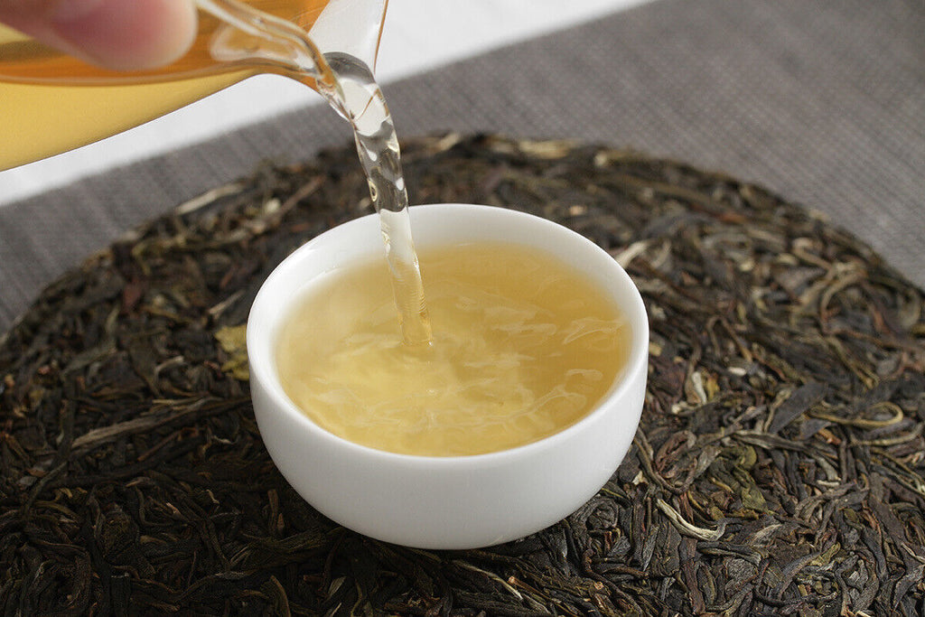 HelloYoung 357g Yunnan Pu'er Tea Old Pu'er Raw Tea Seven Seed Organic Cake Tea