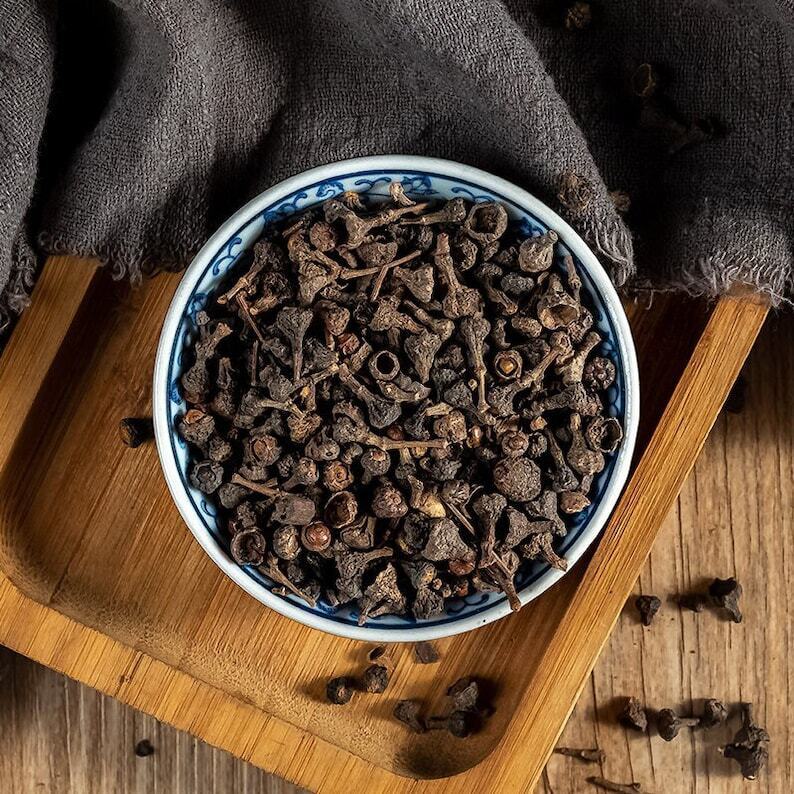 Dried Japanese cinnamon fruit, Fructus Cinnamomi Japonici, Fruit of Cinnamon