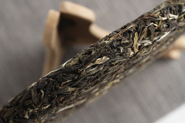 HelloYoung 357g Yunnan Pu'er Tea Old Pu'er Raw Tea Seven Seed Organic Cake Tea