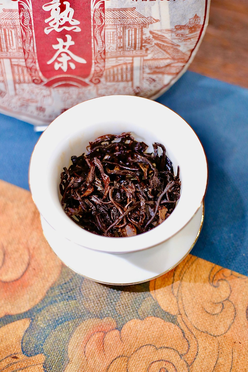 HelloYoung 357g Yunnan Pu'er Ripe Tea Menghai LaoBanzhang Tea Seven Seed Pu'er Tea Cake