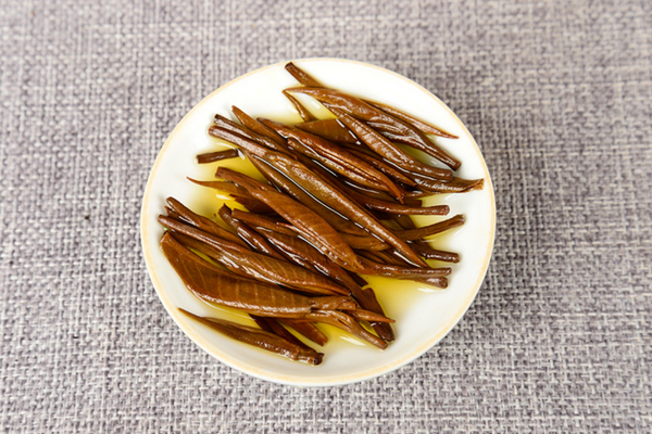 HelloYoung 500G Yunnan Fengqing black tea gold needle black tea whole bud straight strip