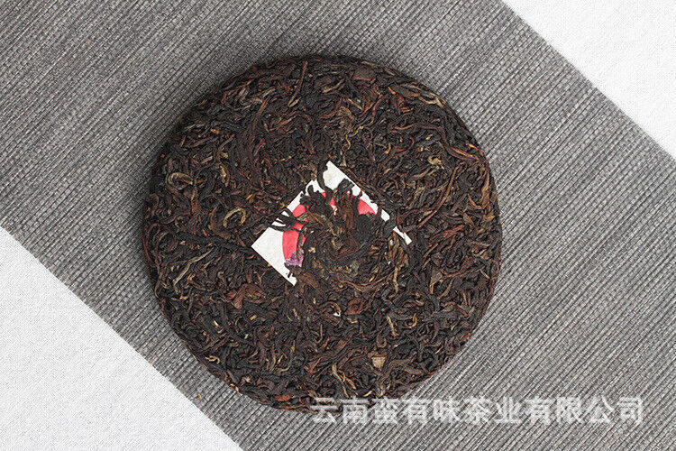 HelloYoung 200g cake tea Yunnan Dian Hong tea Fengqing black tea Ancient tree sun red