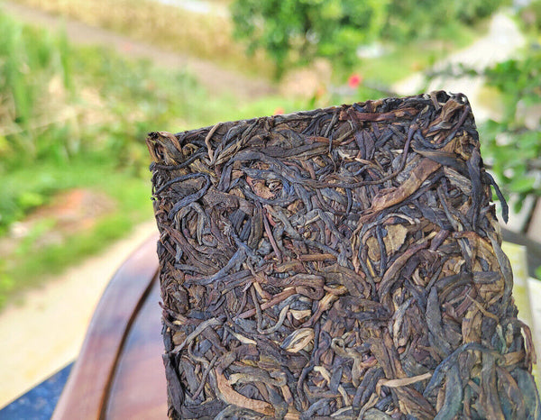HelloYoung 200g YunNan Pu'er Old Tea Brick Tea Yiwu Old Raw Tea Aged Pu'er Raw Tea Brick