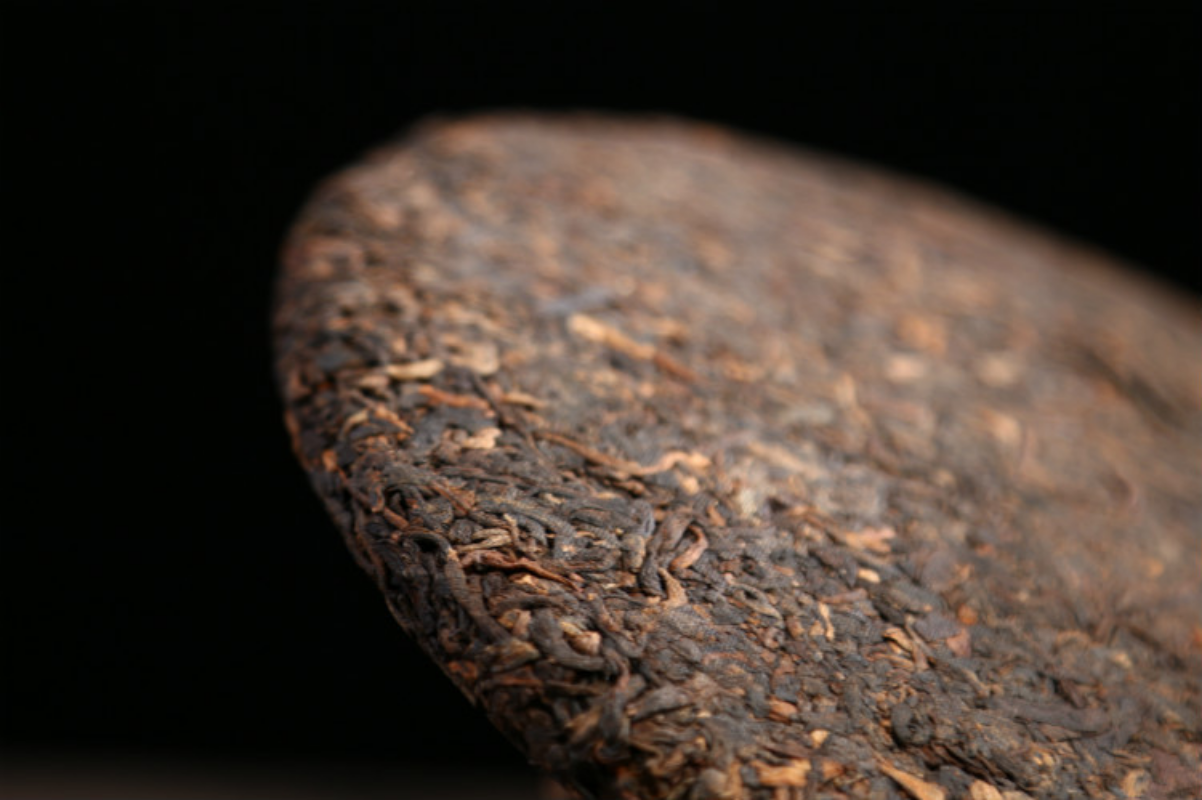 HelloYoung 357g Puerh Dry Storage Menghai Mountain Mellow Ripe Tea Yunnan Seven Seed Cake