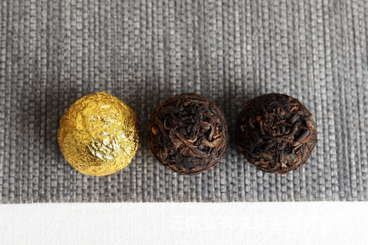HelloYoung Yunnan Pu'er Tea 18pcs (Golden Tin) Menghai Golden Buds Ripe Tea Dragon Pearl