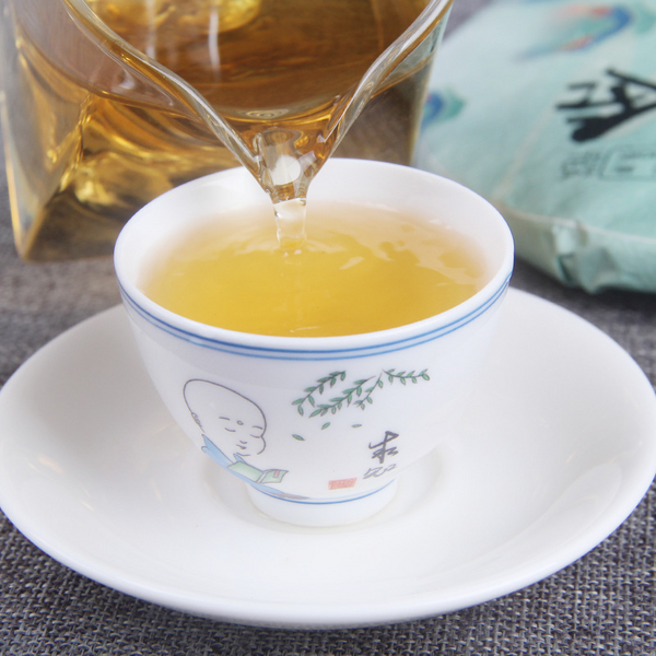 200g Old White Tea Ancient Tree Tea Cake Yunnan Yiwu Organic Spring Tea