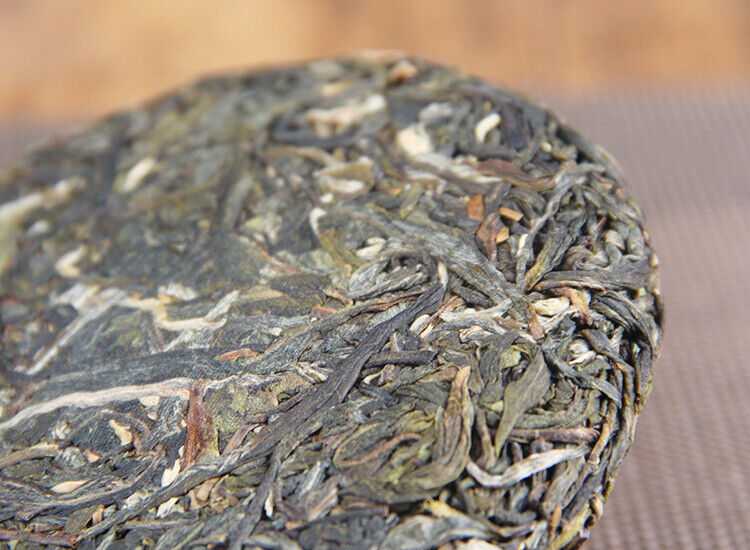 HelloYoung 100g Yunnan Menghai Sleeping Deer Mountain Sun Green Pu'er Raw Tea Cake