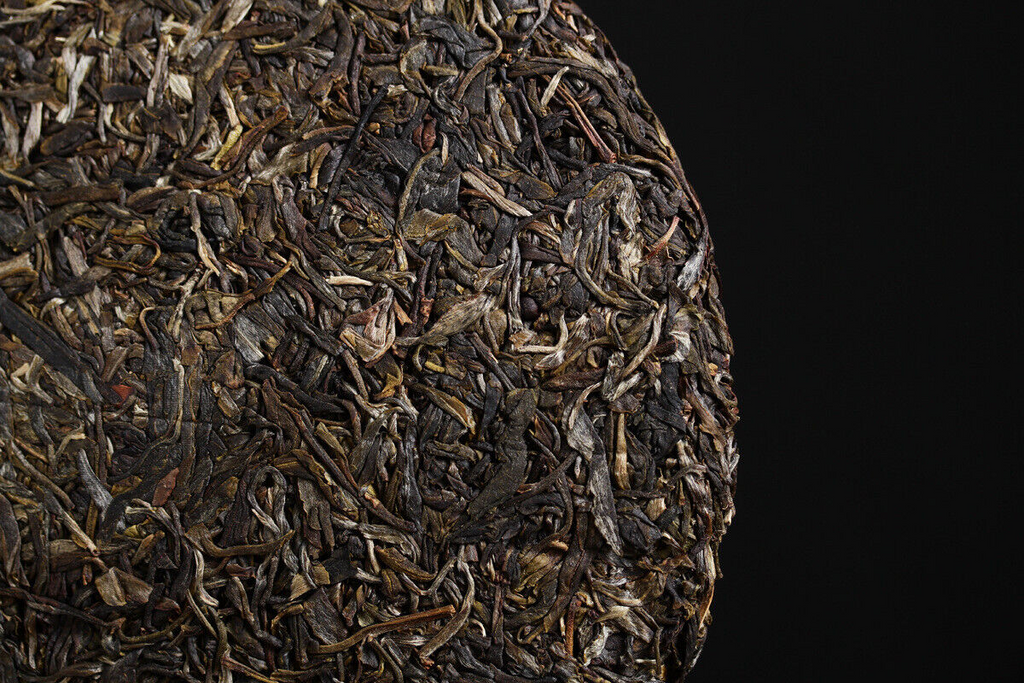HelloYoung 357g Yunnan Pu'er tea leaves arborvitae old tree Lao Ban Zhang raw  cake tea
