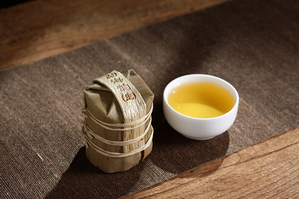 HelloYoung 672g Linglong Seven Cakes Raw Tea Yunnan Pu'er Tea Menghai 8g Mini Small Cakes
