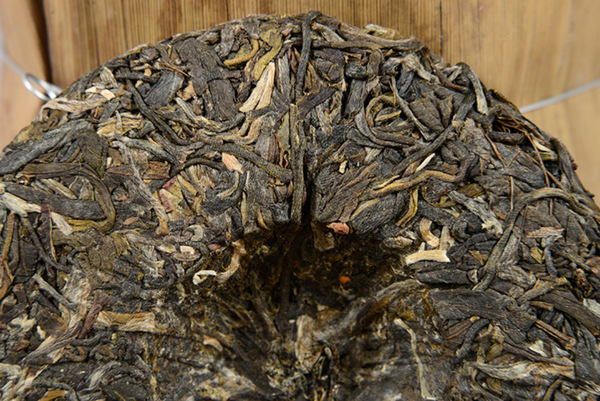 Yunnan Pu'er Tea Icelandic Ancient Tree Raw Tea Cake Pu'er Raw Tea Cake 100g
