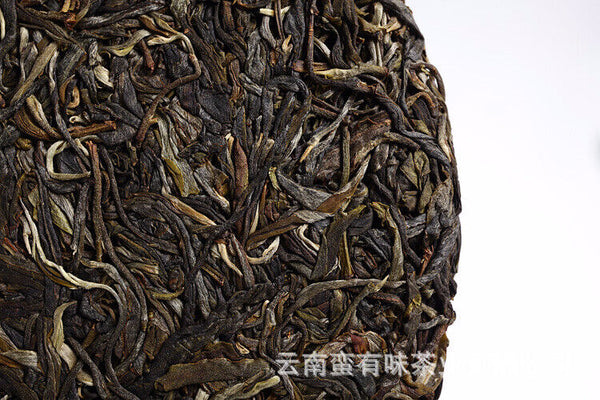 HelloYoung 357g Yunnan Pu'er Tea Da Xueshan Early Spring Ancient Raw Tea Seven Seed Cake