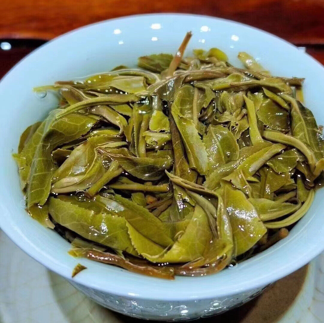 HelloYoung Yiwu Zhengshan Yunnan Ancient Yiwu Pu'er Raw Tea Sun Green Maocha 357g/12.59oz