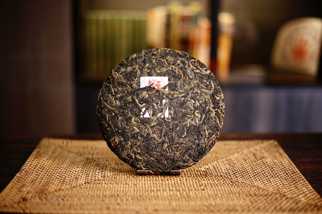 HelloYoung 357G Yunnan Dian Hong Fengqing black tea wild ancient tree black tea cake tea