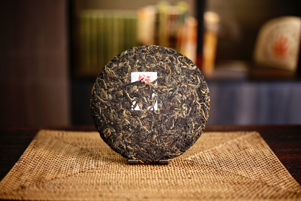 HelloYoung 357G Yunnan Dian Hong Fengqing black tea wild ancient tree black tea cake tea