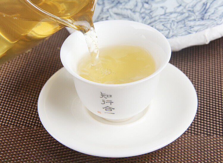 HelloYoung Yunnan Menghai Pu'er Raw Tea Cake Black Tea 357g 易武高山青饼