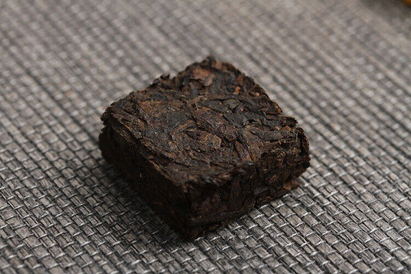 HelloYoung Menghai Pu'er ripe tea small square brick tea leaves sinensis word Pu'er tuocha