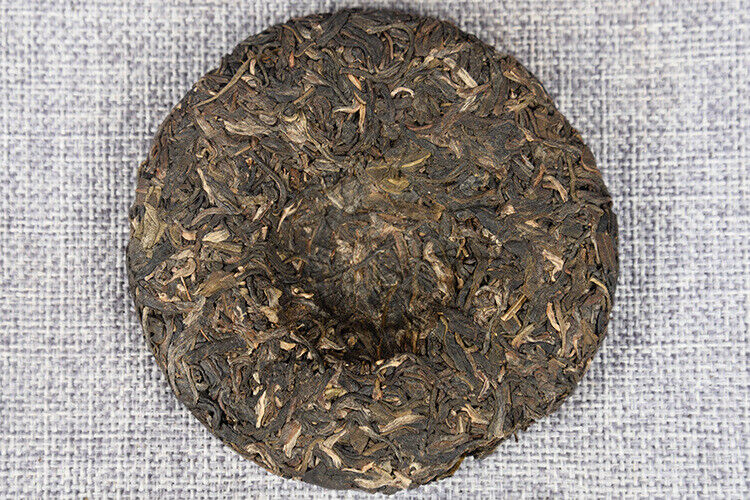 HelloYoung Yunnan Pu'er Tea Early Spring Raw Tea 100g Cake Tea Icelandic Raw Cake Tea