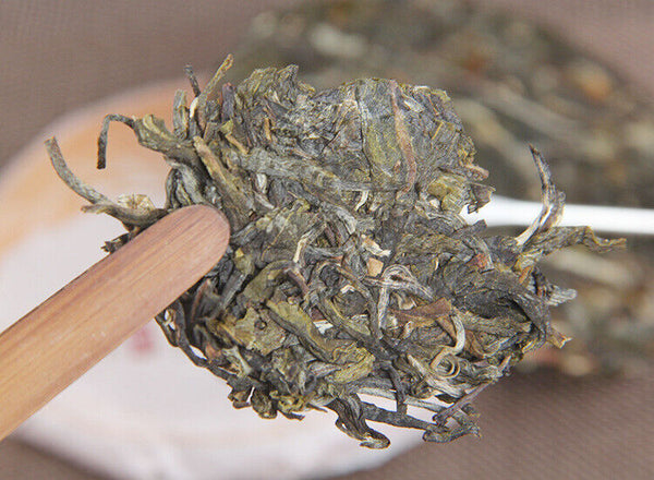 HelloYoung 100g Yunnan Yiwu District Yiwu Sun Green Pu'er Raw Tea Cake Seven Seed Cake Tea