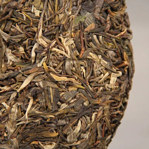 Yunnan Shen Puer Tea Cake Lao Ban Zhang Brand 357 Gram Raw Puerh Loss Weight
