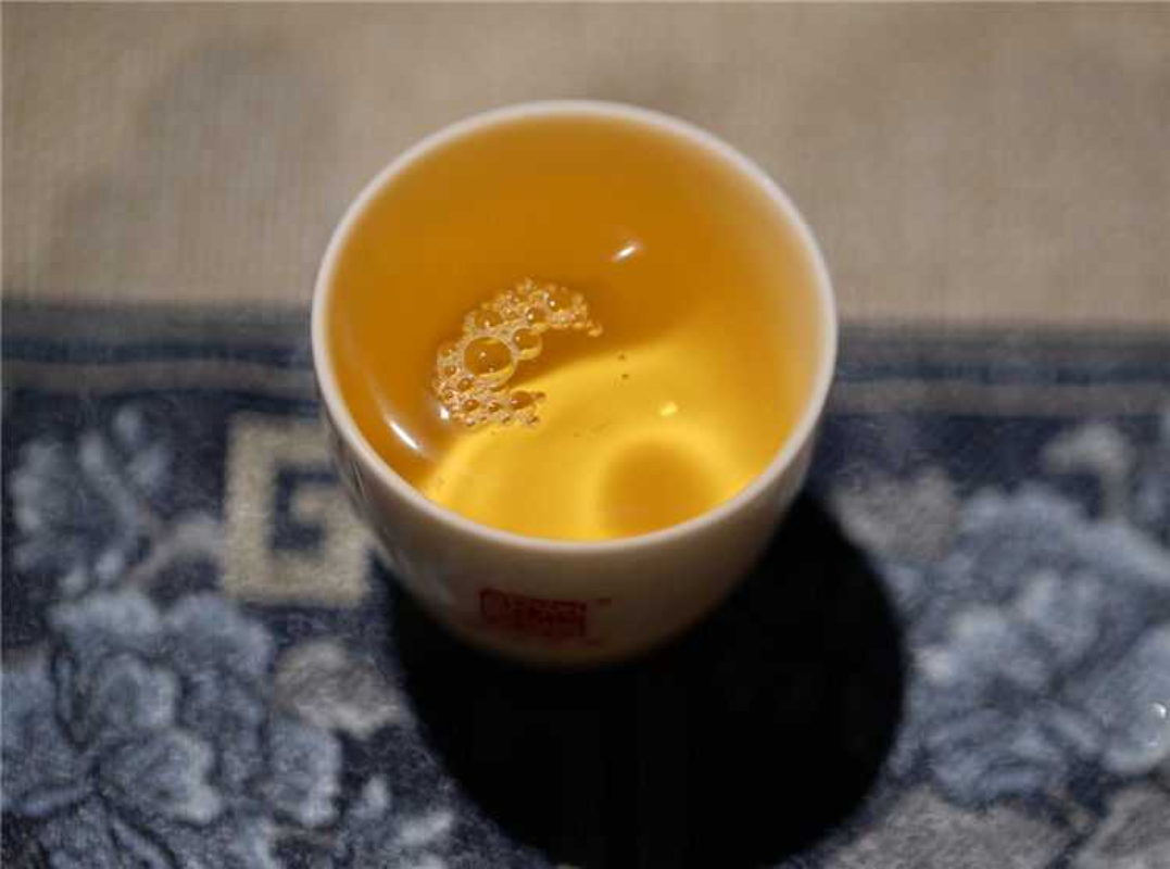 HelloYoung 200g Yunnan Pu'er Tea Raw Tea Yiwu High Pole Ancient Pure Material Raw Tea Cake