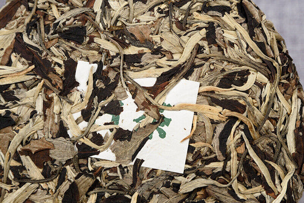 HelloYoung 357g/cake Yunnan White Tea Old Tree Moonlight White Long Jiao Mei Ren White Te