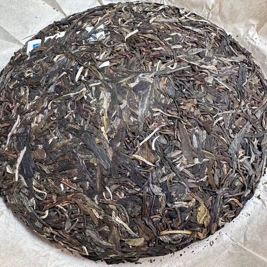Pu'er Tea Icelandic Pu'er Raw Tea Yunnan Qizi Cake Tea 357g