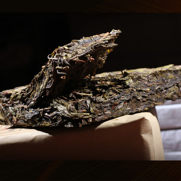 HelloYoung 250g Yunnan Pu-erh Raw Tea Icelandic Ancient Tree Raw Tea Brick