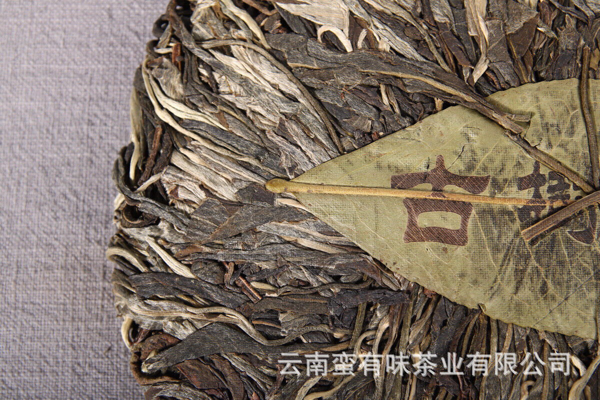 HelloYoung 357g Yunnan Pu'er tea leaves Menghai Da Shu tea Putzi tea cake Pu'er raw tea