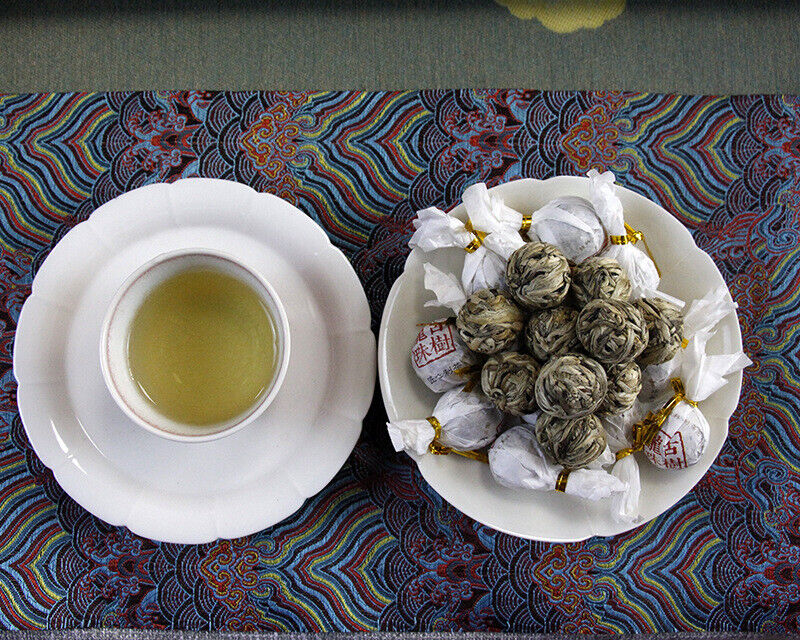 Thé blanc du Yunnan Jinggu Pekoe aiguille d'argent bourgeon de dragon