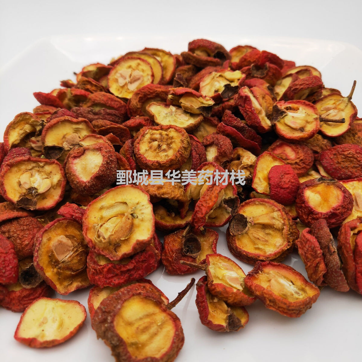 1000 grams of hawthorn are available in stock and supplied stably. The fresh hawthorn dried goods are in abundance this season and are offered at favorable prices. 山楂1000克华美中药材批发现货稳定供应山楂干当季新货量大从优