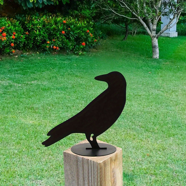 1pc Raven Garden Stake, Metal Silhouette Yard Sign With Stake For Garden Decor, Halloween Decor, Wall decor metal wall hanging. It can be a focal point during specific seasons or a permanent fixture for enthusiasts of darker aesthetics