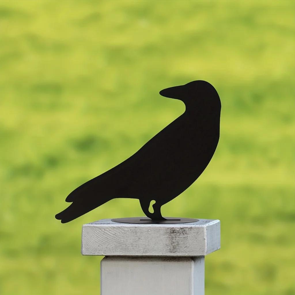 1pc Raven Garden Stake, Metal Silhouette Yard Sign With Stake For Garden Decor, Halloween Decor, Wall decor metal wall hanging. It can be a focal point during specific seasons or a permanent fixture for enthusiasts of darker aesthetics