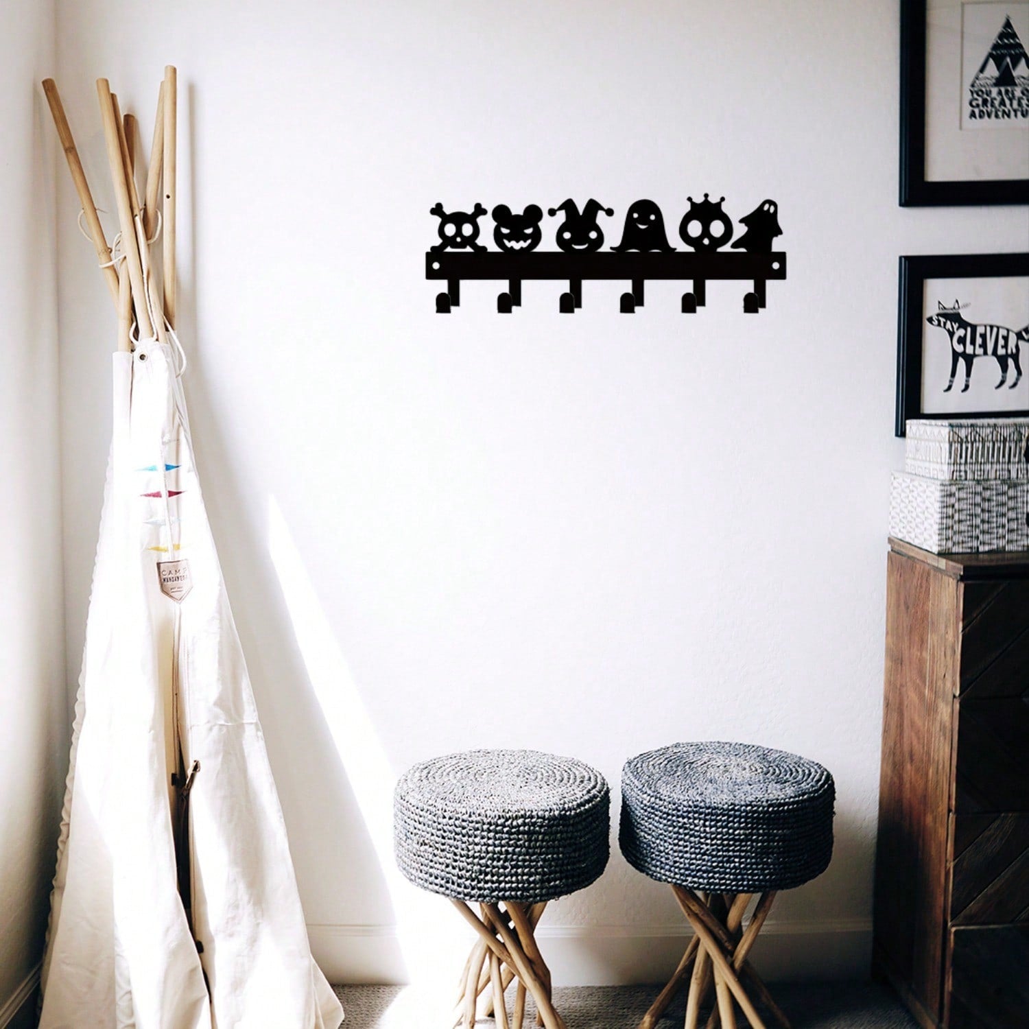 1PC Halloween Metal Wall-Mounted Rack With 6 Hooks, Pumpkin Ghost Pattern Hooks For Keys, Towels, Umbrellas, Decorative Organizer Shelf