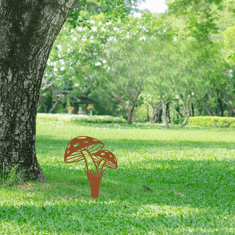 一件式锈棕色花园蘑菇装饰品 - 大型金属插杆，带镂空轮廓，时尚花园装饰艺术品