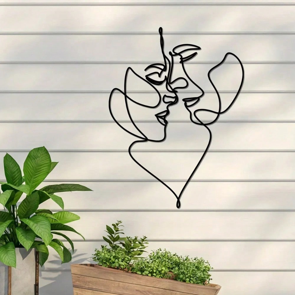 1 piece. Unique wire heart-shaped wall decoration. Contains two sides. Ideal gift for birthdays, Christmas and home decor. Also suitable for anniversaries and Valentine's Day. Birthday